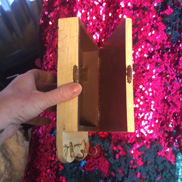 Beautiful Shabby Chic Floral Jewelry Box that can be hung on a wall! - Picture 8 of 13